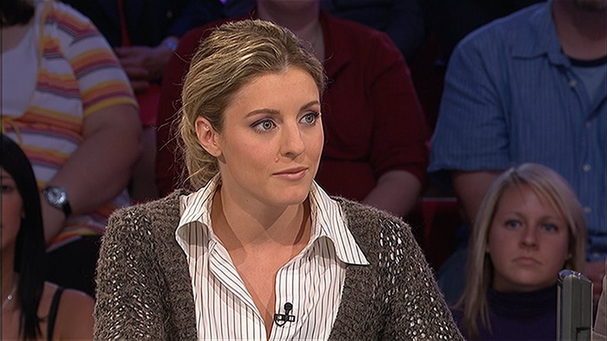 Mélanie Joly lors de son passage à l'émission Tout le monde en parle, en 2008 Mélanie Joly lors de son passage à l'émission Tout le monde en parle, en 2008