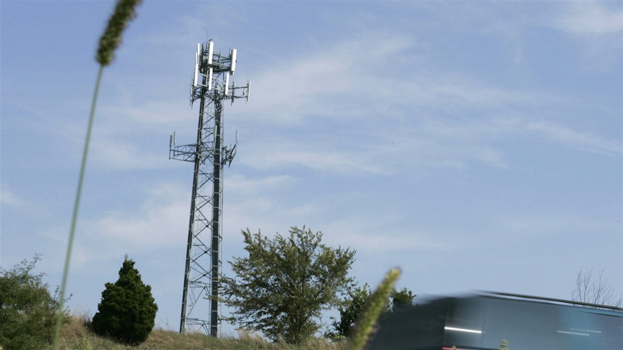 Une tour pour cellulaire Une tour pour cellulaire
