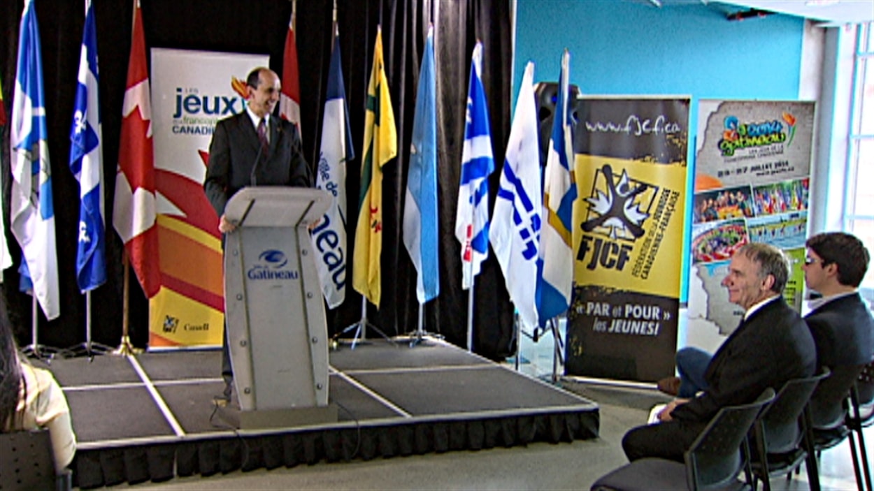 Le maire de Gatineau était présent à l'annonce du ministre Steven Blainey au sujet de l'appui financier de 1,3 million sur trois ans pour les Jeux de la francophonie. Le maire de Gatineau était présent à l'annonce du ministre Steven Blainey au sujet de l'appui financier de 1,3 million sur trois ans pour les Jeux de la francophonie.