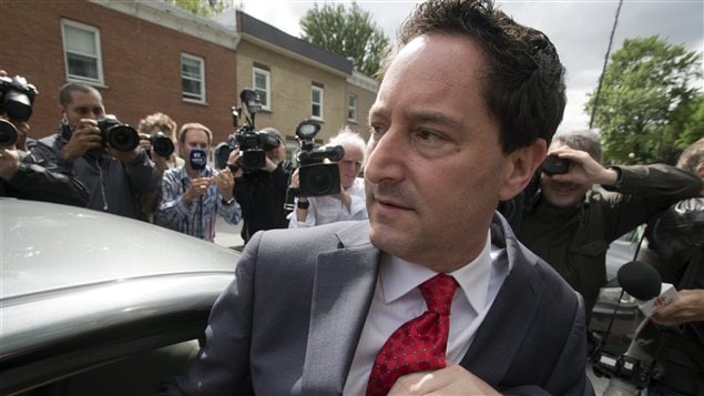 M. Applebaum quittant le QG de la Sûreté du Québec à Montréal M. Applebaum quittant le QG de la Sûreté du Québec à Montréal