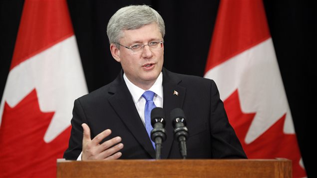 Le premier ministre Stephen Harper a tenu une conférence de presse en marge du Stampede de Calgary, samedi. Le premier ministre Stephen Harper a tenu une conférence de presse en marge du Stampede de Calgary, samedi.