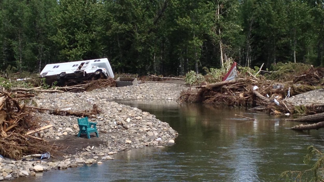 Six caravanes ont été endommagées lors des inondations sur un site de camping de Millarville, en Alberta. Six caravanes ont été endommagées lors des inondations sur un site de camping de Millarville, en Alberta.
