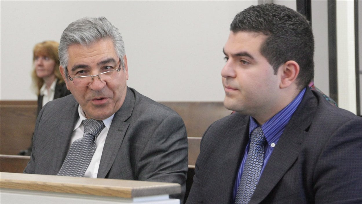 Levon Nazarian (droite) en compagnie de son père, Robert, étaient propriétaires du Centre Algo. Levon Nazarian (droite) en compagnie de son père, Robert, étaient propriétaires du Centre Algo.