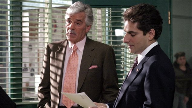 Dennis Farina aux côtés de Michael Imperioli dans Law & order Dennis Farina aux côtés de Michael Imperioli dans Law & order