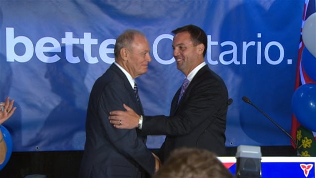 Tim Hudak félicite son nouveau député, Doug Holyday. Tim Hudak félicite son nouveau député, Doug Holyday.