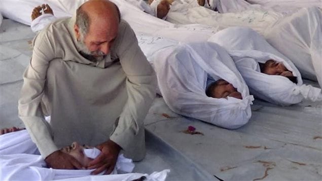 « L'attaque au gaz neurotoxique » dénoncée par l'opposition syrienne aurait fait des centaines de morts. « L'attaque au gaz neurotoxique » dénoncée par l'opposition syrienne aurait fait des centaines de morts.