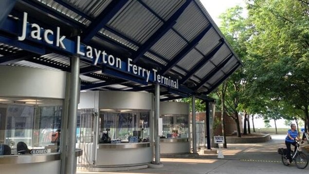 L'embarcadère des traversiers pour les îles de Toronto a été renommé en mémoire de Jack Layton. L'embarcadère des traversiers pour les îles de Toronto a été renommé en mémoire de Jack Layton.