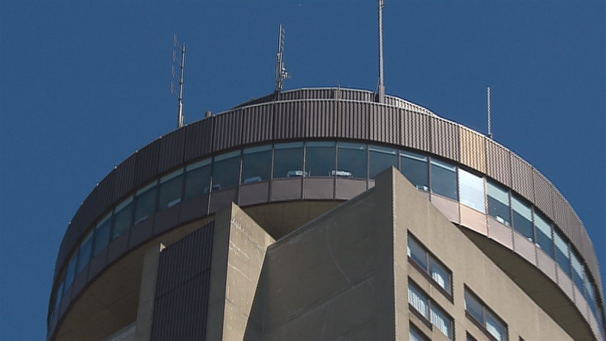 Le restaurant rotatif L'Astral de l'hôtel Loew Le Concorde fermera le 25 octobre. Le restaurant rotatif L'Astral de l'hôtel Loew Le Concorde fermera le 25 octobre.