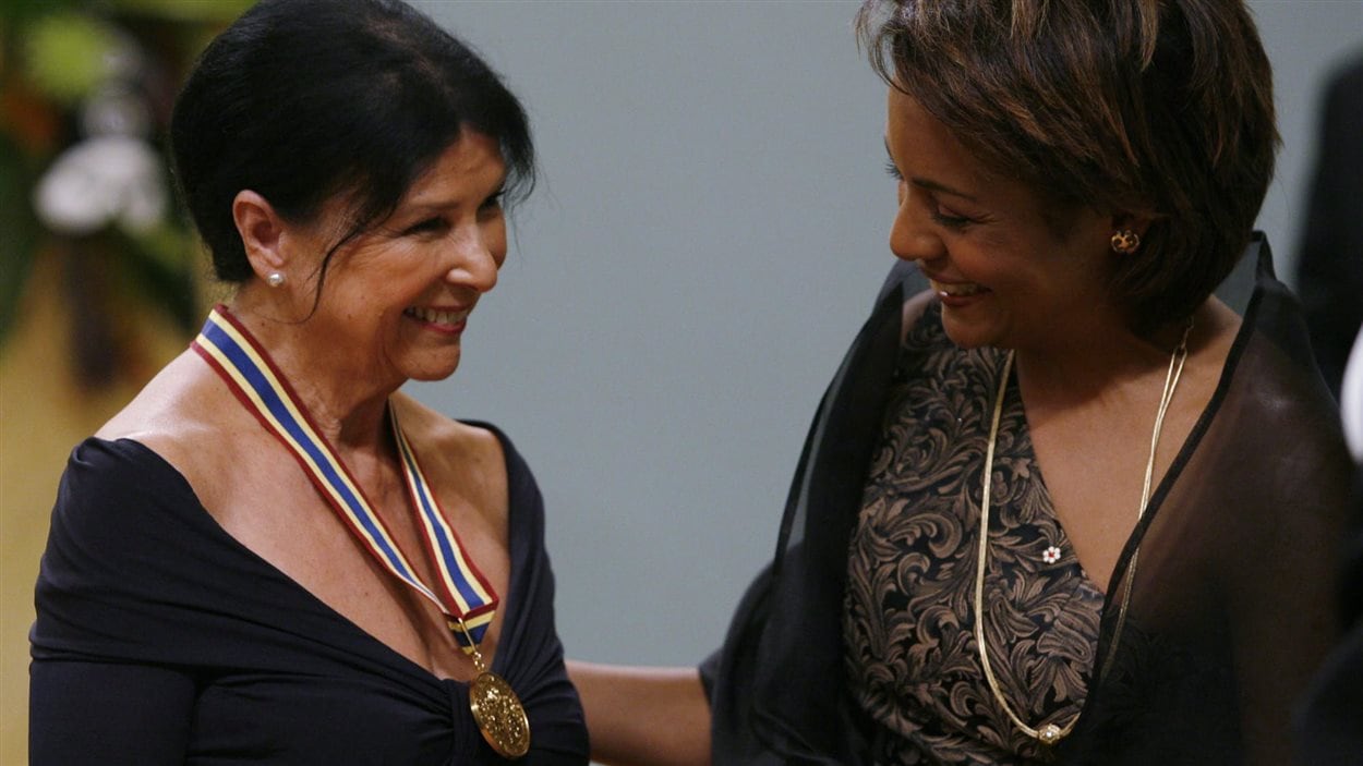 Alanis Obomsawin en mai 2008 à Rideau Hall Alanis Obomsawin en mai 2008 à Rideau Hall
