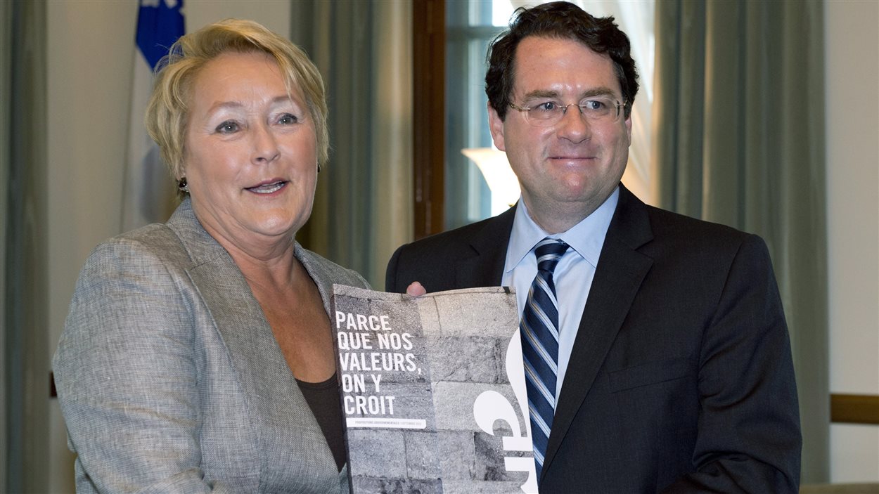 La première ministre Pauline Marois et le ministre Bernard Drainville le jour du dévoilement de la charte des valeurs La première ministre Pauline Marois et le ministre Bernard Drainville le jour du dévoilement de la charte des valeurs