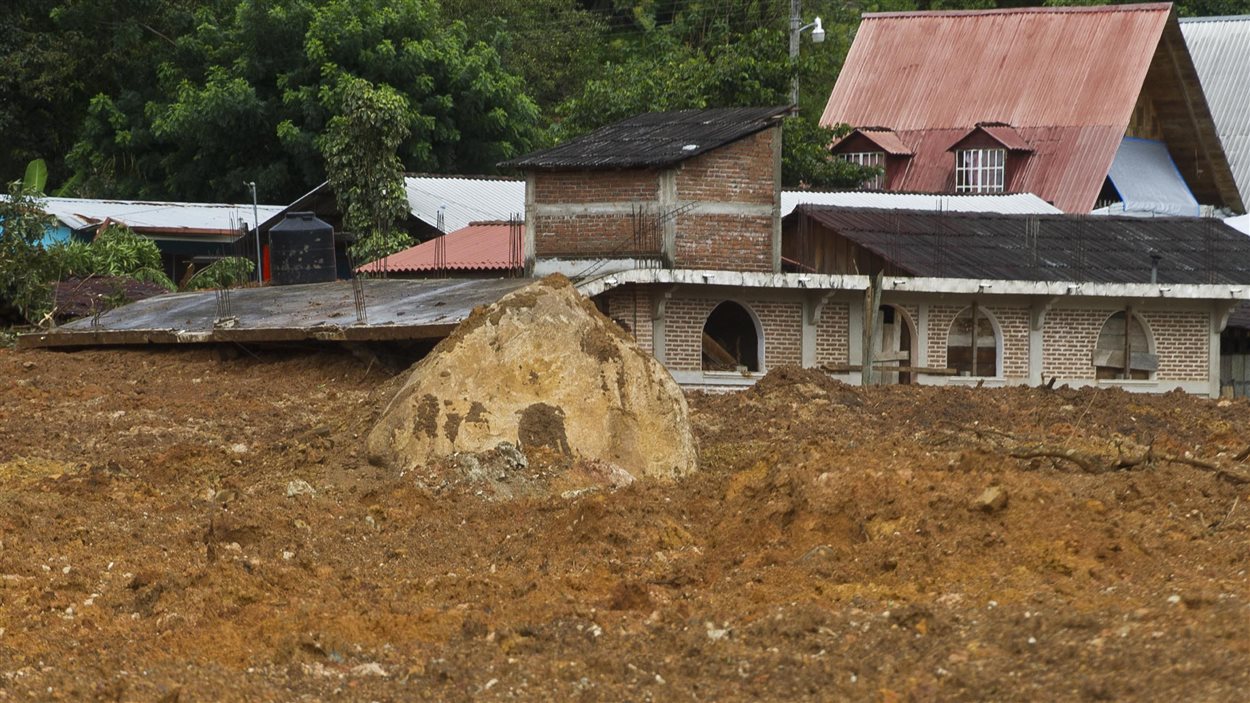 Ce qui reste d’une maison ensevelie par la boue à La Pintada Ce qui reste d’une maison ensevelie par la boue à La Pintada