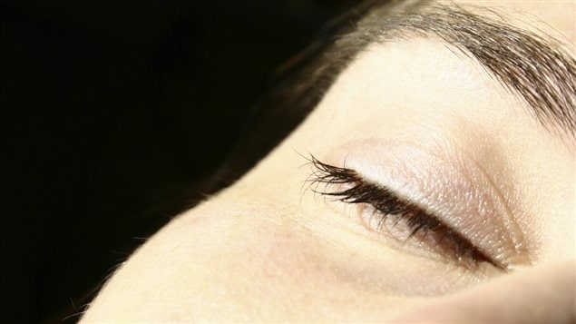 Une femme dort Une femme dort