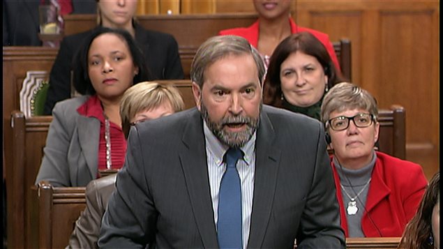 Thomas Mulcair, pressant de questions le premier ministre Stephen Harper relativement aux déclarations du premier ministre dans le scandale qui sévit au Sénat. Thomas Mulcair, pressant de questions le premier ministre Stephen Harper relativement aux déclarations du premier ministre dans le scandale qui sévit au Sénat.