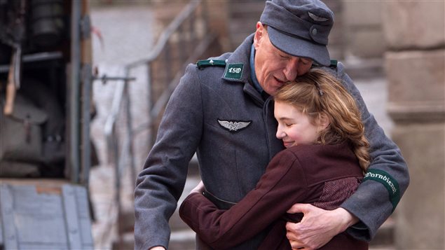 Sophie Nélisse et Geoffrey Rush dans La voleuse de livres Sophie Nélisse et Geoffrey Rush dans La voleuse de livres