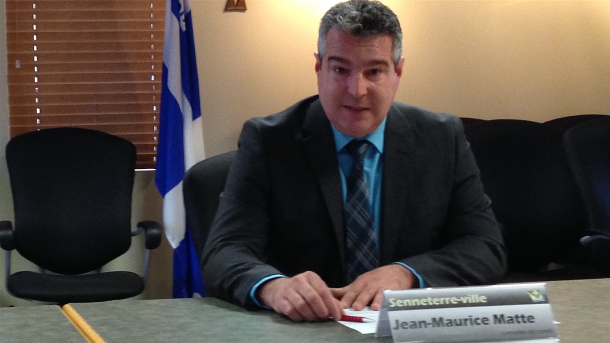 Jean-Maurice Matte, maire de Senneterre, réagissait à la nouvelle lors d'un point de presse Jean-Maurice Matte, maire de Senneterre, réagissait à la nouvelle lors d'un point de presse