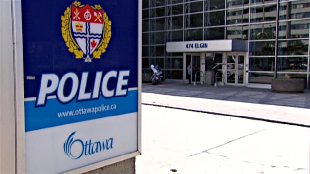Le bureau chef de la police d'Ottawa, sur la rue Elgin. Le bureau chef de la police d'Ottawa, sur la rue Elgin.