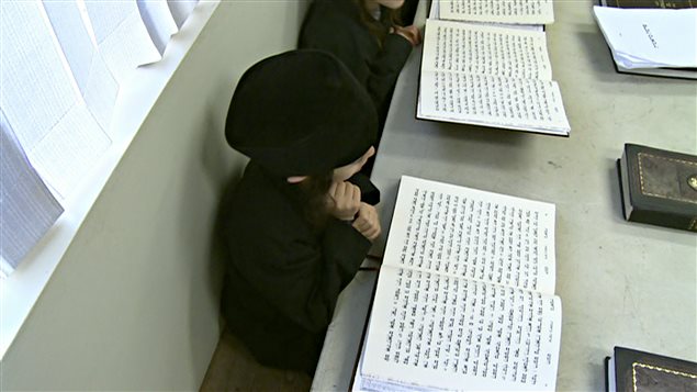 La secte juive Lev Tahor s'est installée à Chatham, en Ontario. La secte juive Lev Tahor s'est installée à Chatham, en Ontario.