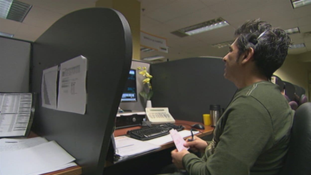 Employé d'un centre d'appels Employé d'un centre d'appels
