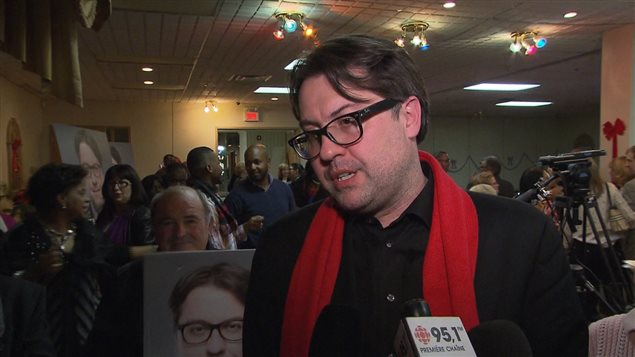 Le nouveau député de Viau, David Heurtel, a salué le travail de son prédécesseur, Emmanuel Dubourg. Le nouveau député de Viau, David Heurtel, a salué le travail de son prédécesseur, Emmanuel Dubourg.