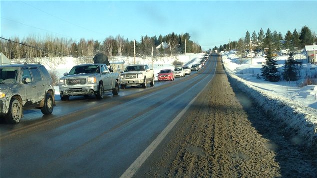 La file de véhicules s'allonge dans le secteur de Shipshaw. La file de véhicules s'allonge dans le secteur de Shipshaw.