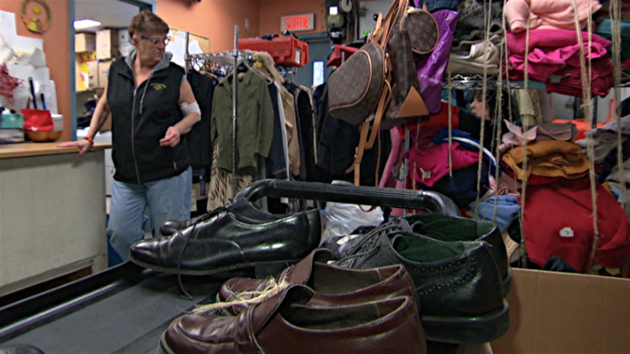 Le Gîte Ami, dans le secteur de Hull, offre également des vêtements et des souliers aux personnes itinérantes. Le Gîte Ami, dans le secteur de Hull, offre également des vêtements et des souliers aux personnes itinérantes.