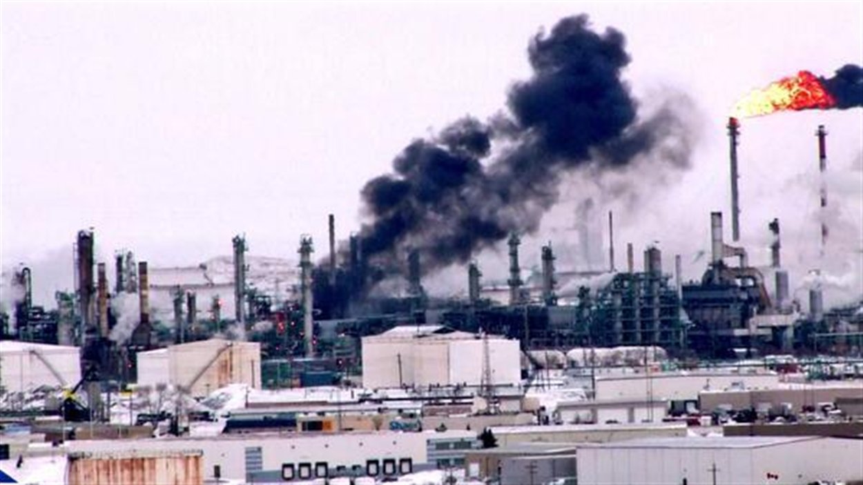 Un incendie a suivi une explosion à la raffinerie Co-op de Regina, la veille de Noël vers 15 h 30. Un incendie a suivi une explosion à la raffinerie Co-op de Regina, la veille de Noël vers 15 h 30.