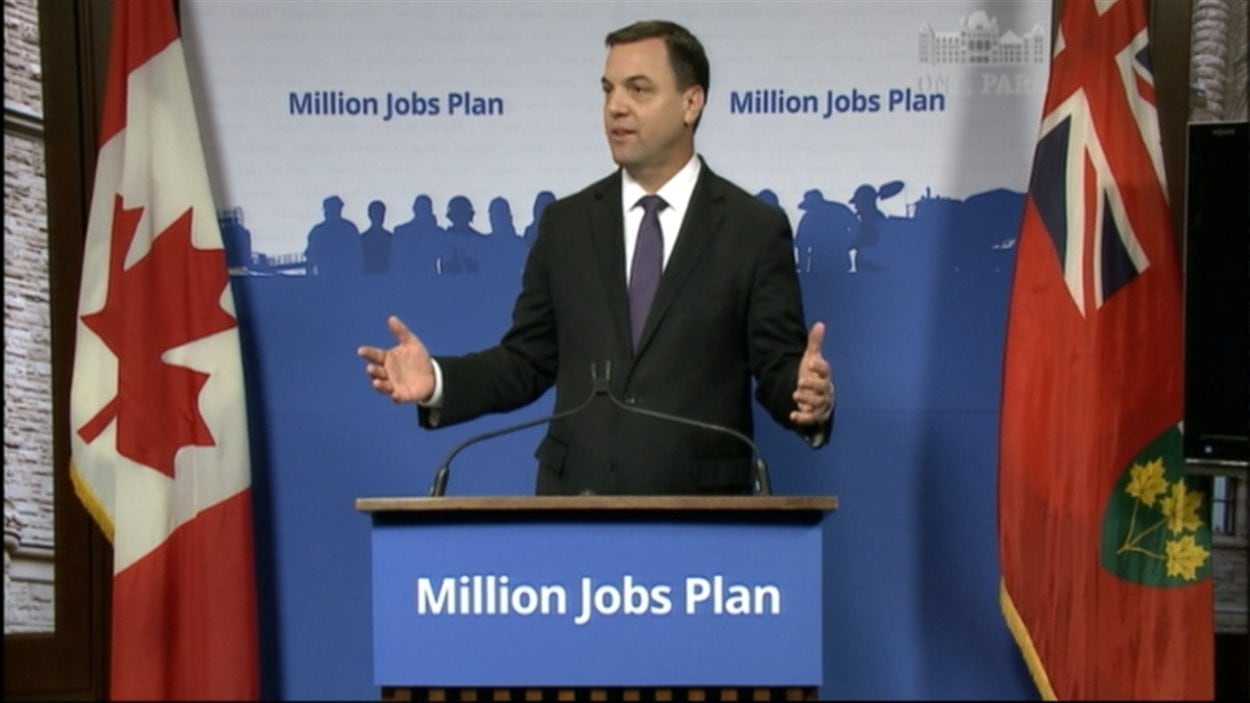 Le chef conservateur ontarien Tim Hudak pense qu'une baisse de l'impôt des entreprises stimulerait l'emploi. Le chef conservateur ontarien Tim Hudak pense qu'une baisse de l'impôt des entreprises stimulerait l'emploi.