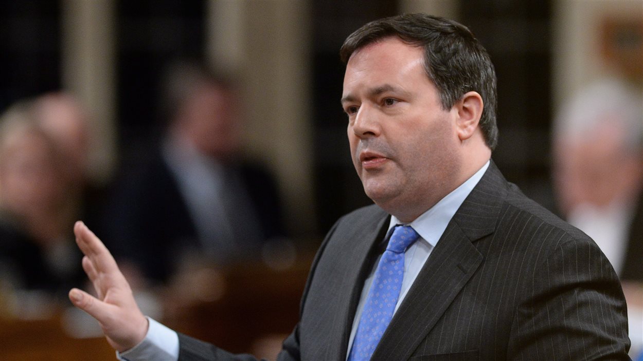 Le ministre Jason Kenney a fait l'achat d'une machine de l'entreprise Sodastream, qui se trouve au coeur d'une controverse. Le ministre Jason Kenney a fait l'achat d'une machine de l'entreprise Sodastream, qui se trouve au coeur d'une controverse.