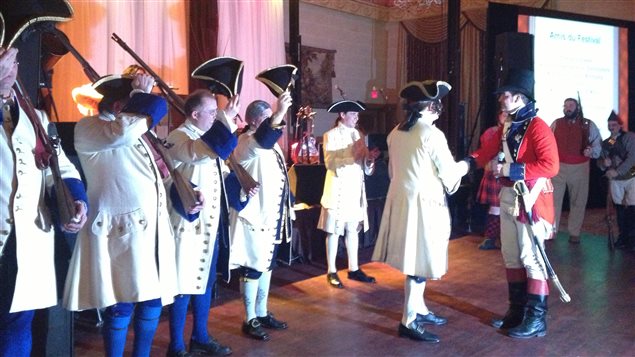 Les soldats bénévoles de la Compagnie de La Vérendrye ont reçu le capot honorifique du Festival du Voyageur le samedi soir 15 février 2014, durant le bal du gouverneur à l'Hôtel Fort Garry à Winnipeg. Les soldats bénévoles de la Compagnie de La Vérendrye ont reçu le capot honorifique du Festival du Voyageur le samedi soir 15 février 2014, durant le bal du gouverneur à l'Hôtel Fort Garry à Winnipeg.