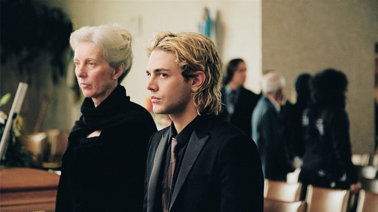 Lise Roy et Xavier Dolan dans le film Tom à la ferme Lise Roy et Xavier Dolan dans le film Tom à la ferme