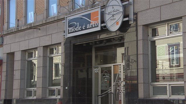Le Petit théâtre est situé sur la rue Saint-Vallier Le Petit théâtre est situé sur la rue Saint-Vallier