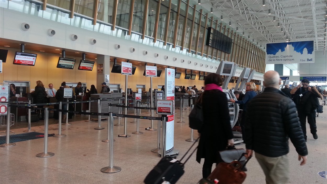 L'achalandage a connu une hausse de 9,9% en 2012 à l'aéroport international Jean-Lesage. L'achalandage a connu une hausse de 9,9% en 2012 à l'aéroport international Jean-Lesage.