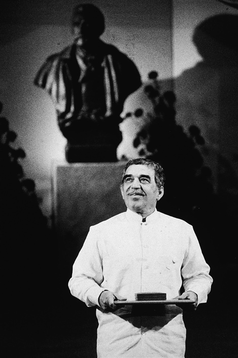 Gabriel Garcia Marquez après avoir reçu le prix Nobel de littérature en 1982 en Suède. Gabriel Garcia Marquez après avoir reçu le prix Nobel de littérature en 1982 en Suède.