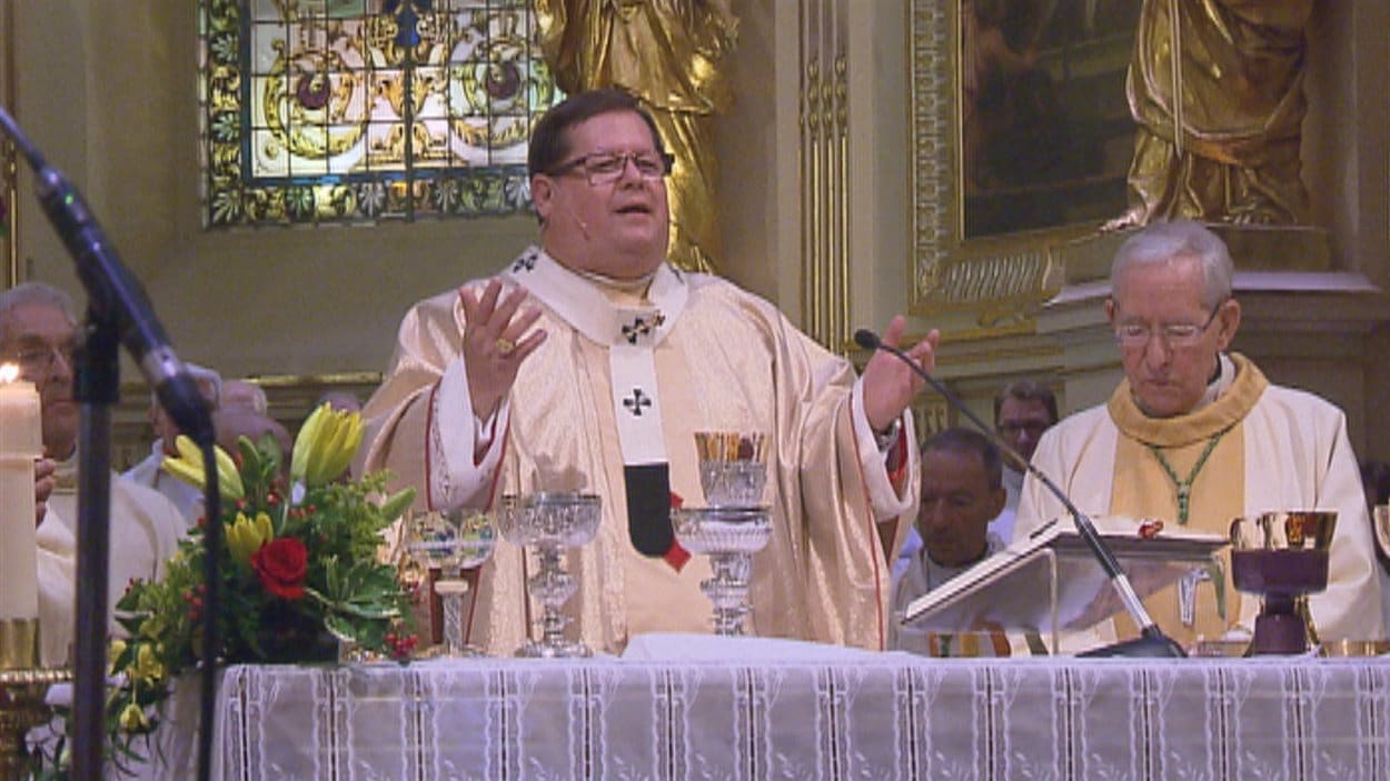 Le cardinal Lacroix a présidé la cérémonie de commémoration. Le cardinal Lacroix a présidé la cérémonie de commémoration.