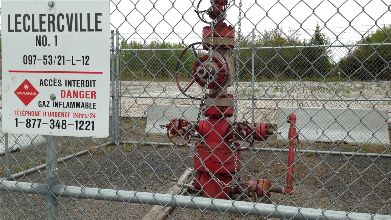 Un puit de gaz de schiste de Leclercville. Un puit de gaz de schiste de Leclercville.