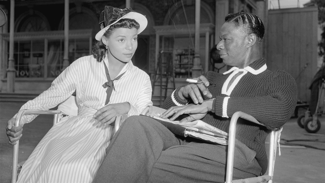 Ruby Dee et Nat King Cole sur le plateau de St. Louis Blues en octobre 1957 Ruby Dee et Nat King Cole sur le plateau de St. Louis Blues en octobre 1957