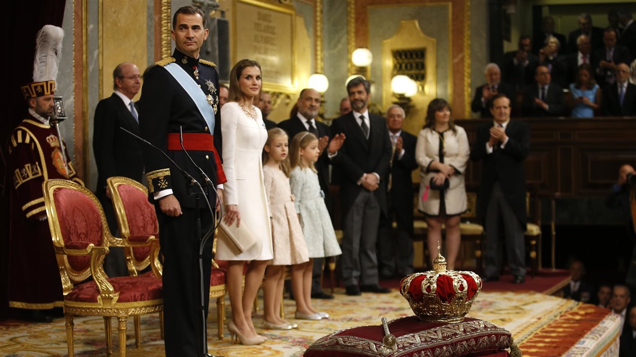 Le nouveau roi d'Espagne, Felipe VI de Bourbon, a prêté serment et juré fidélité à la Constitution, jeudi au parlement. Le nouveau roi d'Espagne, Felipe VI de Bourbon, a prêté serment et juré fidélité à la Constitution, jeudi au parlement.