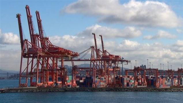 Des conteneurs au terminal de Vanvouver de Port Metro Vancouver. Des conteneurs au terminal de Vanvouver de Port Metro Vancouver.