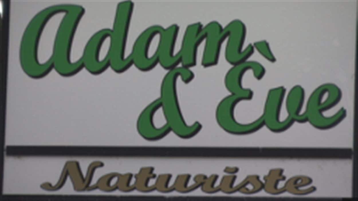 Club naturiste de SaintBrigittedesSaults le propriétaire écope d'une amende ICI.Radio