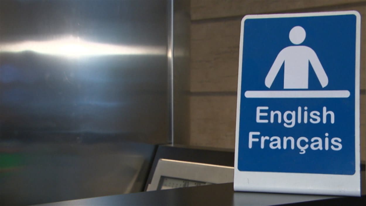 Des citoyens se sont mobilisés pour relancer l'idée de faire d'Ottawa une capitale officiellement bilingue. Des citoyens se sont mobilisés pour relancer l'idée de faire d'Ottawa une capitale officiellement bilingue.
