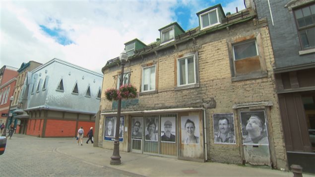 Le projet « Embellissons notre quartier » vise à attirer l'attention des citoyens sur les édifices laissés à l'abandon. Le projet « Embellissons notre quartier » vise à attirer l'attention des citoyens sur les édifices laissés à l'abandon.