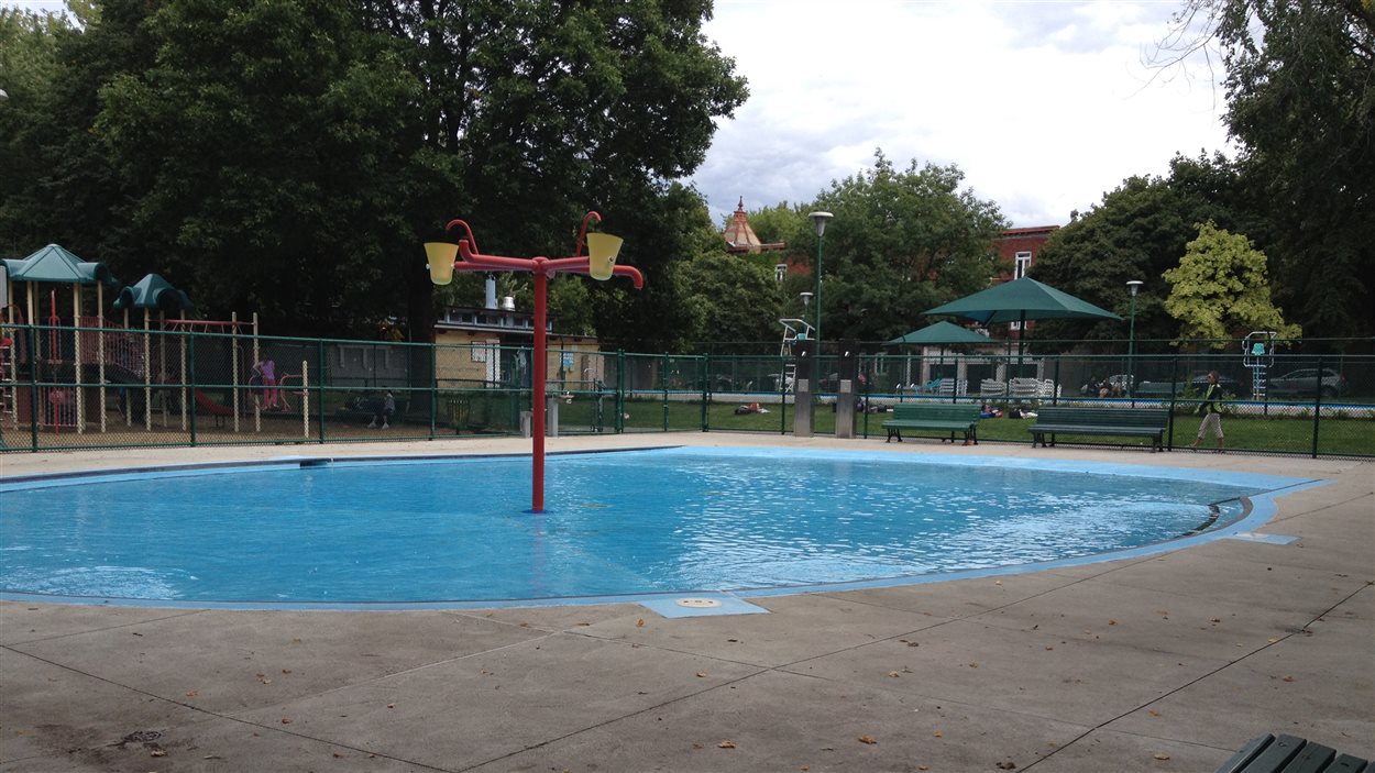 Pataugeoire de la piscine John F. Kennedy de l'arrondissement Outremont. Pataugeoire de la piscine John F. Kennedy de l'arrondissement Outremont.