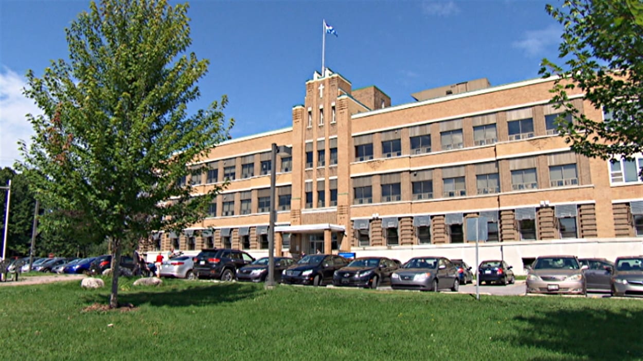 L'Hôpital Pierre-Janet à Gatineau (sept. 2014) L'Hôpital Pierre-Janet à Gatineau (sept. 2014)