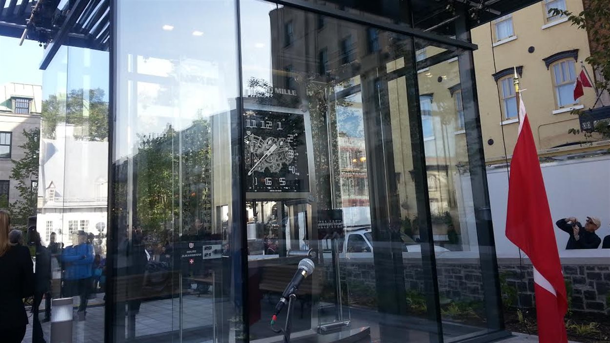 L'horloge du Jura est inaugurée dans les jardins de l'hôtel de ville de Québec. L'horloge du Jura est inaugurée dans les jardins de l'hôtel de ville de Québec.