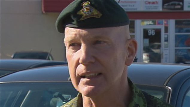 L'adjudant maître André Demers ne portera pas son uniforme en ville. L'adjudant maître André Demers ne portera pas son uniforme en ville.
