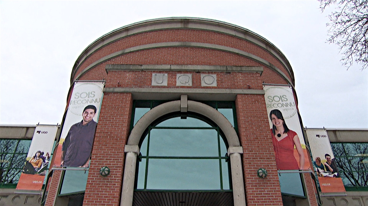 La façade de l'Université du Québec en Outaouais (UQO). (nov 2014) La façade de l'Université du Québec en Outaouais (UQO). (nov 2014)