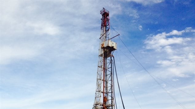 Foreuse au puit Haldimand no.4 de la compagnie Pétrolia à Gaspé Foreuse au puit Haldimand no.4 de la compagnie Pétrolia à Gaspé