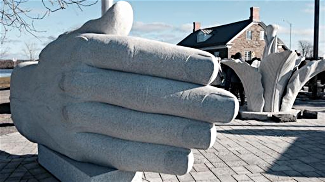 Voici le nouveau Monument de la francophonie à Hawkesbury. (28-11-14) Voici le nouveau Monument de la francophonie à Hawkesbury. (28-11-14)