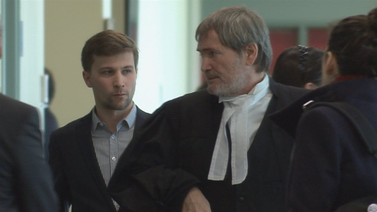 Gabriel Nadeau-Dubois et son avocat au palais de justice de Québec. Gabriel Nadeau-Dubois et son avocat au palais de justice de Québec.