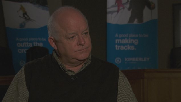 Ron McRae a été maire de Kimberley de 2011 à l'automne 2014. Cette période correspond à la mise en place du projet de centrale solaire SunMine. Ron McRae a été maire de Kimberley de 2011 à l'automne 2014. Cette période correspond à la mise en place du projet de centrale solaire SunMine.